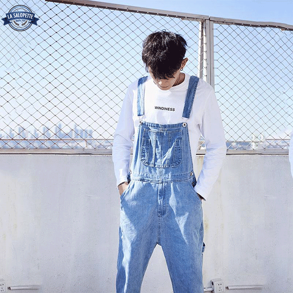 Blaue Latzhose aus hellem Denim Leto